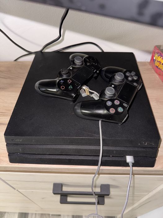 Vand ps4 pro    1 tera memorie