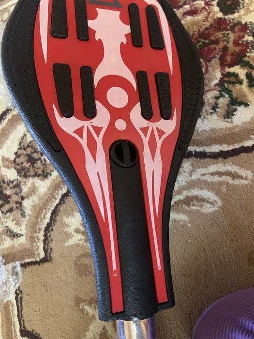 Hoverboard rosu cu model …………………………………………………………………detali in privat…………………contactatima ……………………………………………………………………………………………..Andreeea……………………………………………..