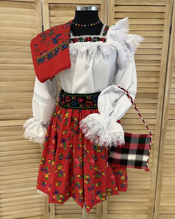 Costum traditional de Maramures pentru femei autentic