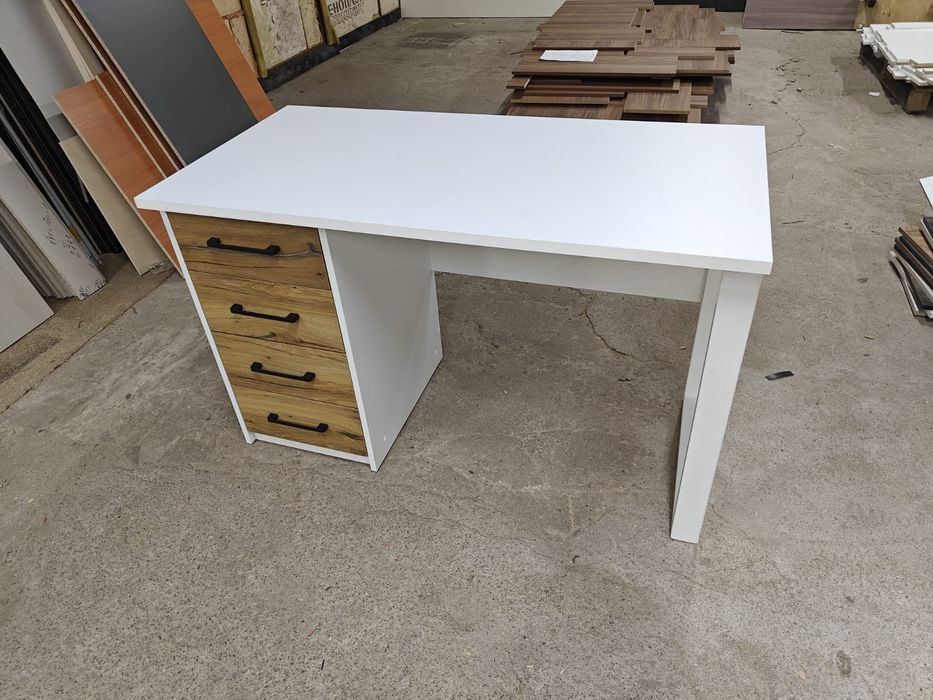 Столы письменные, рабочие, компьютерные.