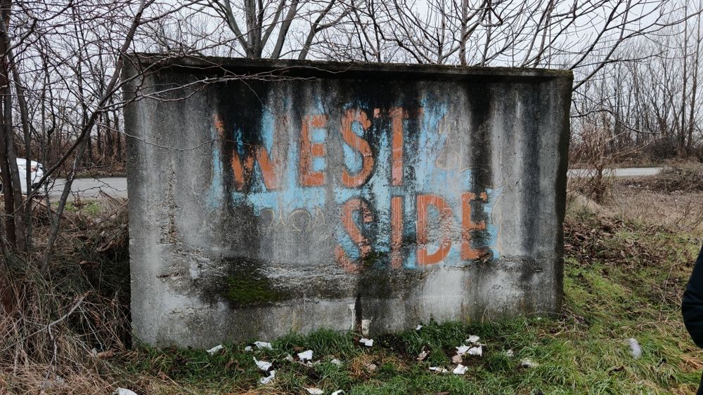 Бетонен гараж без врати