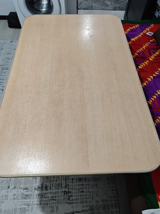 Продам стол в хорошем состоянии.