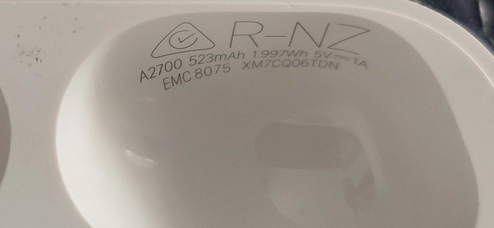 AirPods Pro de a 2-a generație A2700 cu Emc 8075  carcasa casti originala