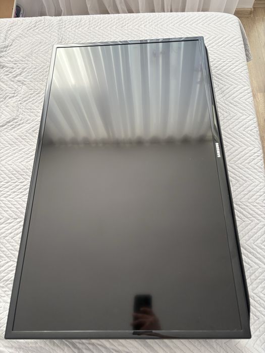 Телевизор “Самсунг”.