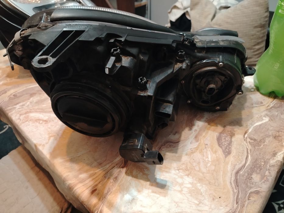 Продават се Фарове