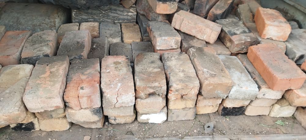 Продам    кирпич