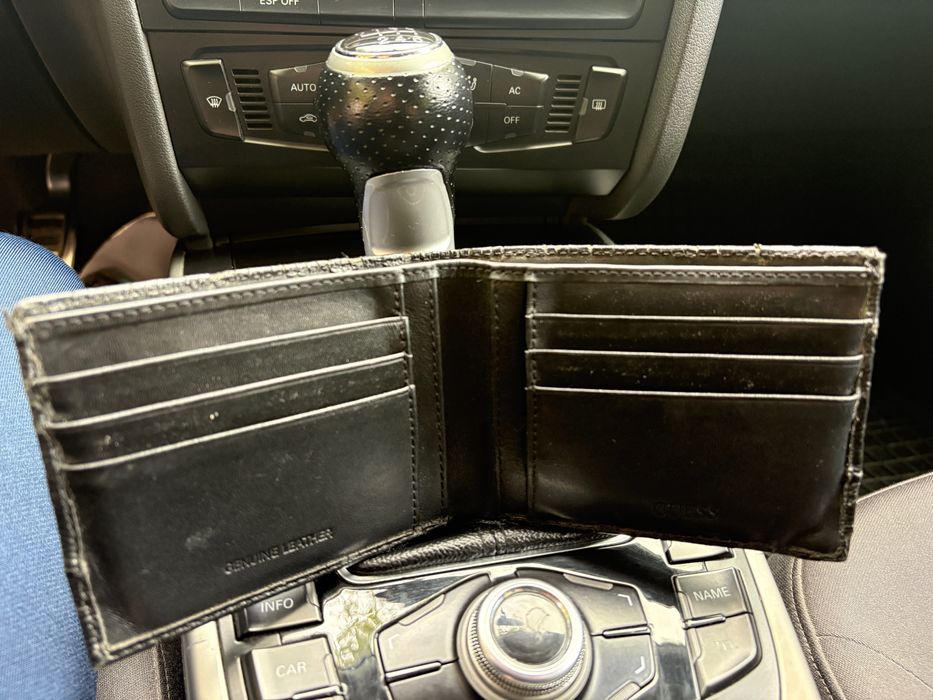 Guess Мъжки Портфейл