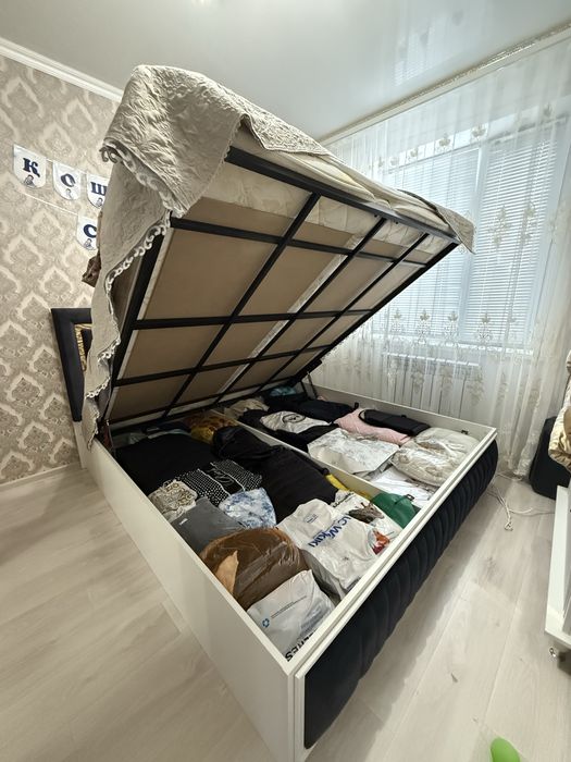 Двуспальная кровать 180х200 + матрас