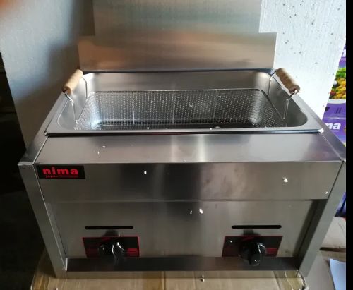 1.Газов фритюрник Нов комбениран със скара гладка плоча 2 в 1. Профес