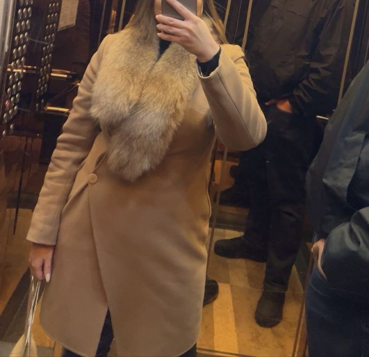 Пальто зимнее с мехом песца