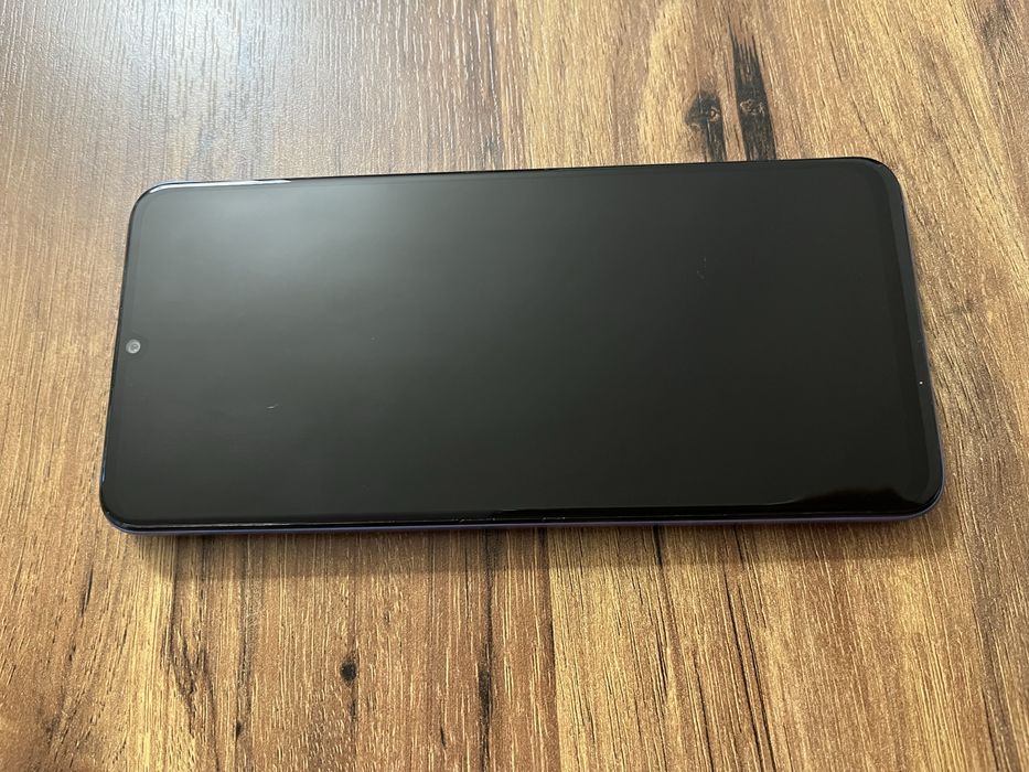 Телефон Huawei Y 70 + слушалки