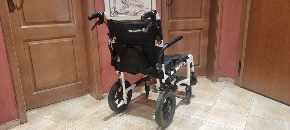 Олекотена транспортна инвалидна количка Vermeiren Bobby EVO