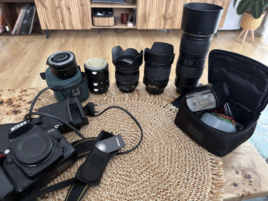Kit Nikon D7000, Nikon 18-105, 70-200F4 vr, Sigma 17-70 , blit sb700