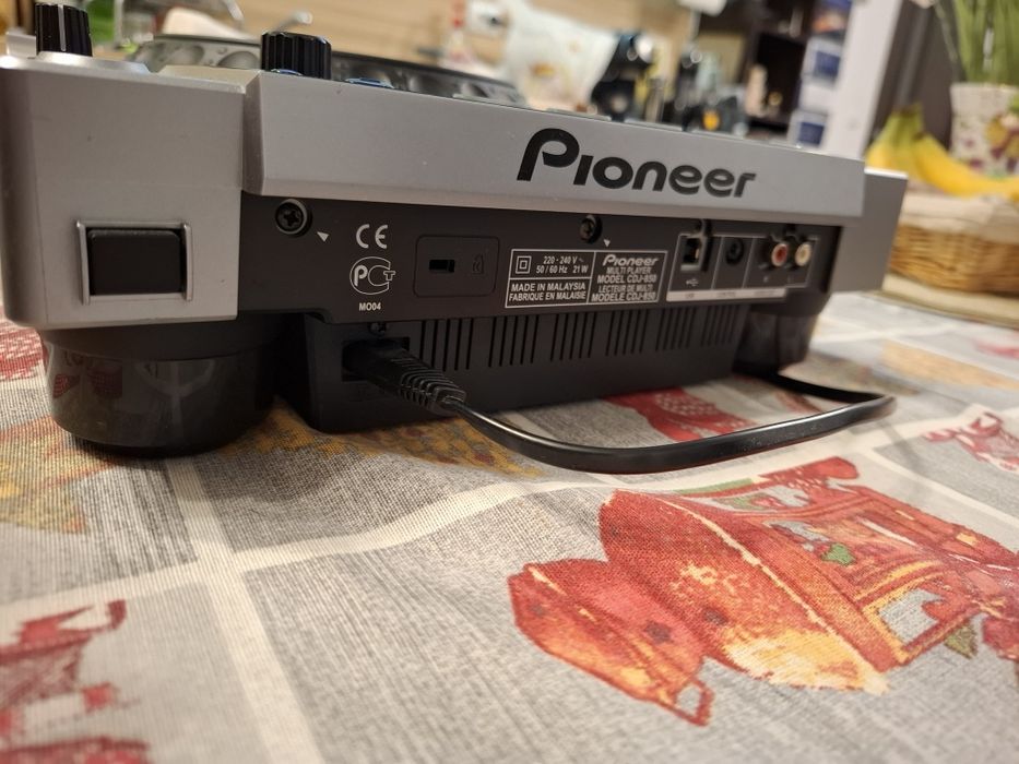 Pioneer CDJ 850 player