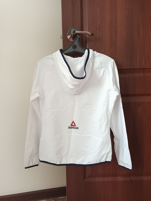 Продам спортивный костюм