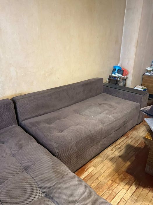 Кафяв неразтегателен ъглов диван