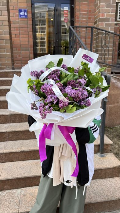 Букет из сирень в корзине