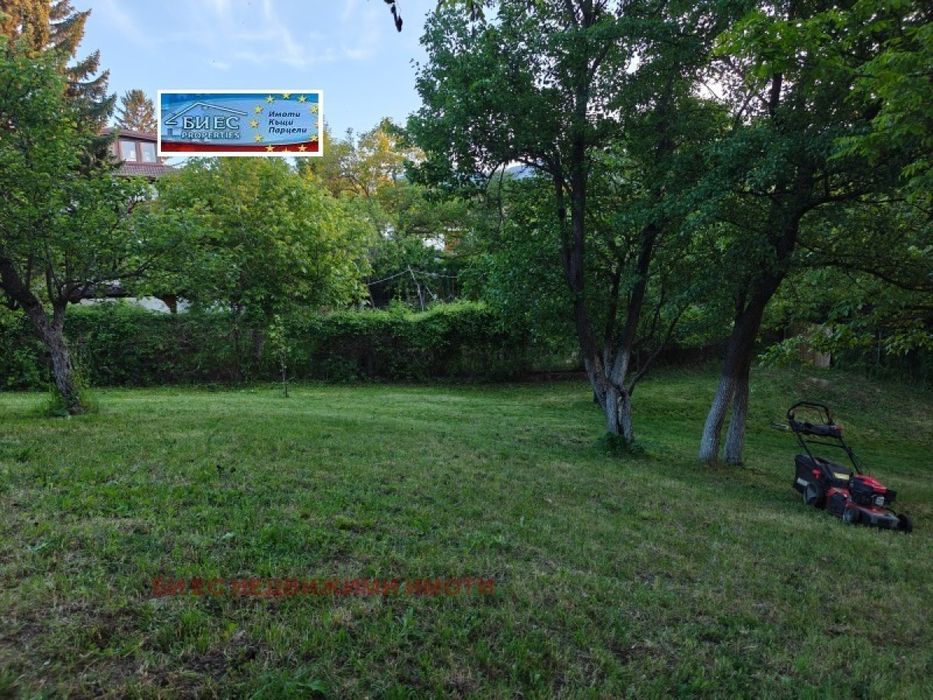 Къща в с. Панчарево 218m² и двор 820 м² - в.з. Косанин дол