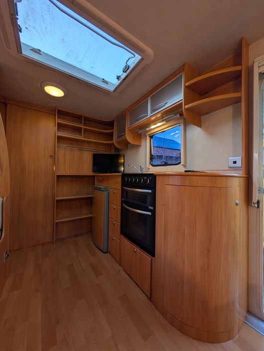 Rulotă 6 locuri Adria 612 UP / Fleetwood  INMATRICULATA RO cu pat matrimonial si cort, TV+Dvd, apa caldă și căldură pe gaz