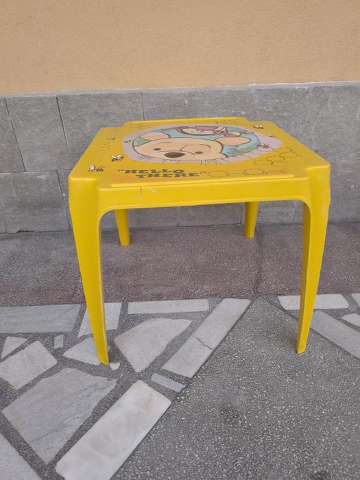 Продавам детски масички