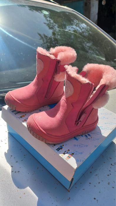 Продам зимние сапоги для девочки