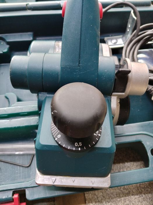 Электрорубанок Bosch GHO 26-82