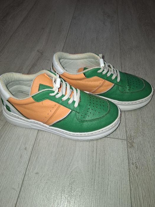 Обувки  на GUESS