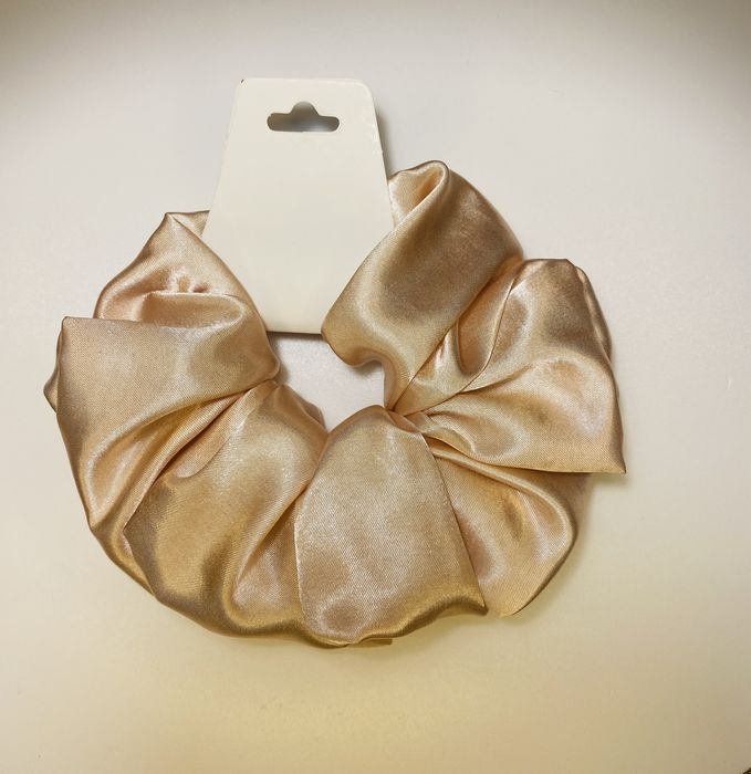 Обемно скрънчи от сатен