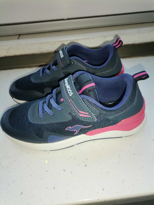 Маратонки обувани буквално два пъти. Номер 36