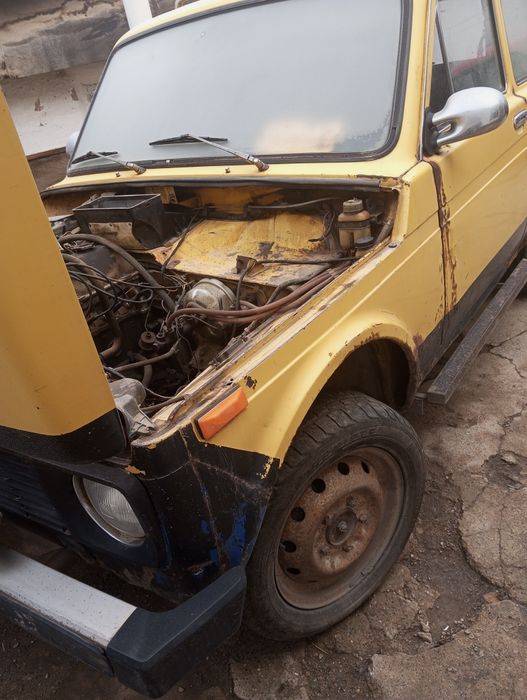 Продается машина Нива