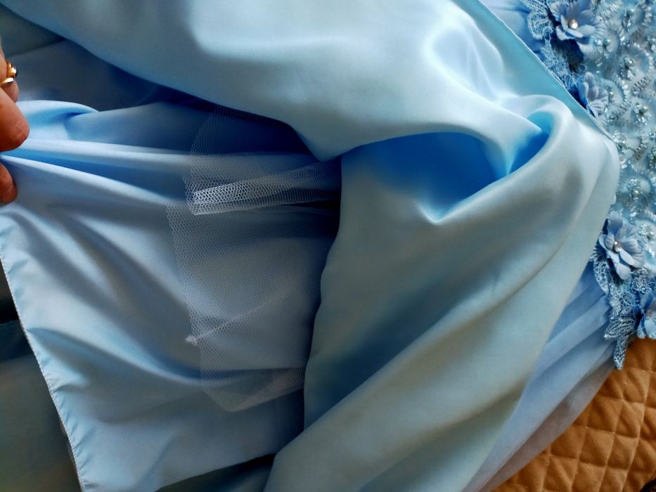 Нарядное платье на девочку