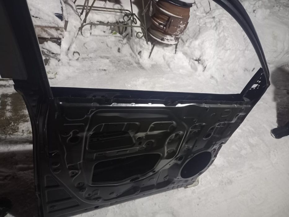 Продам дверь Toyota Hailender