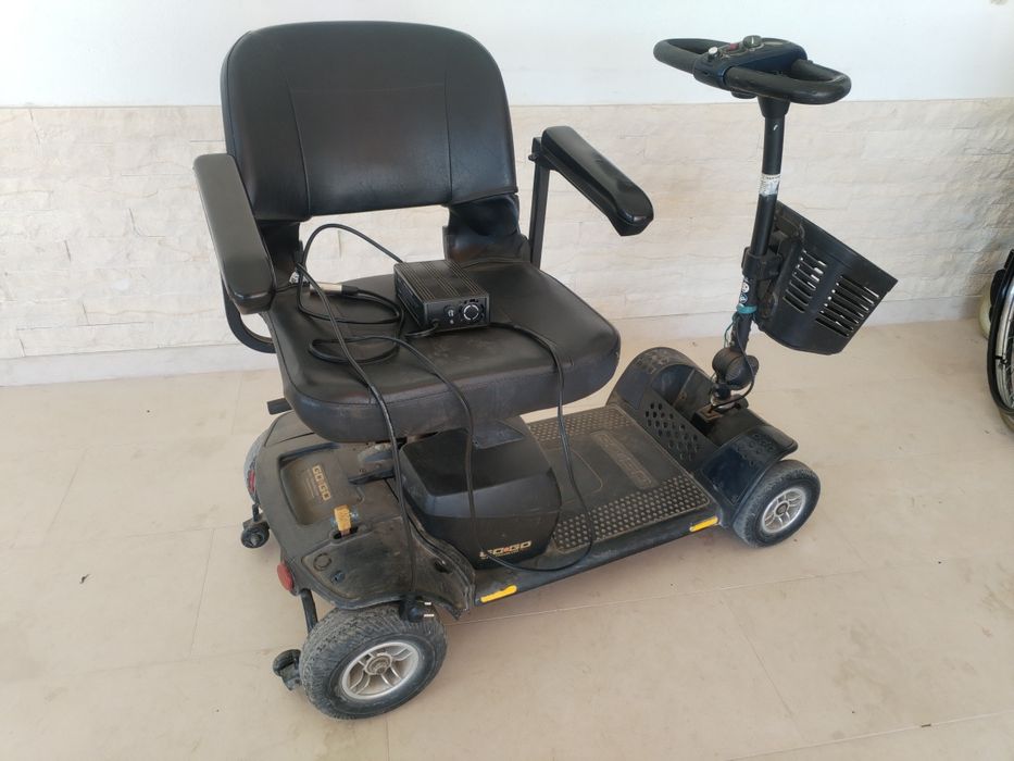 Scuter electric seniori, persoane cu handicap.