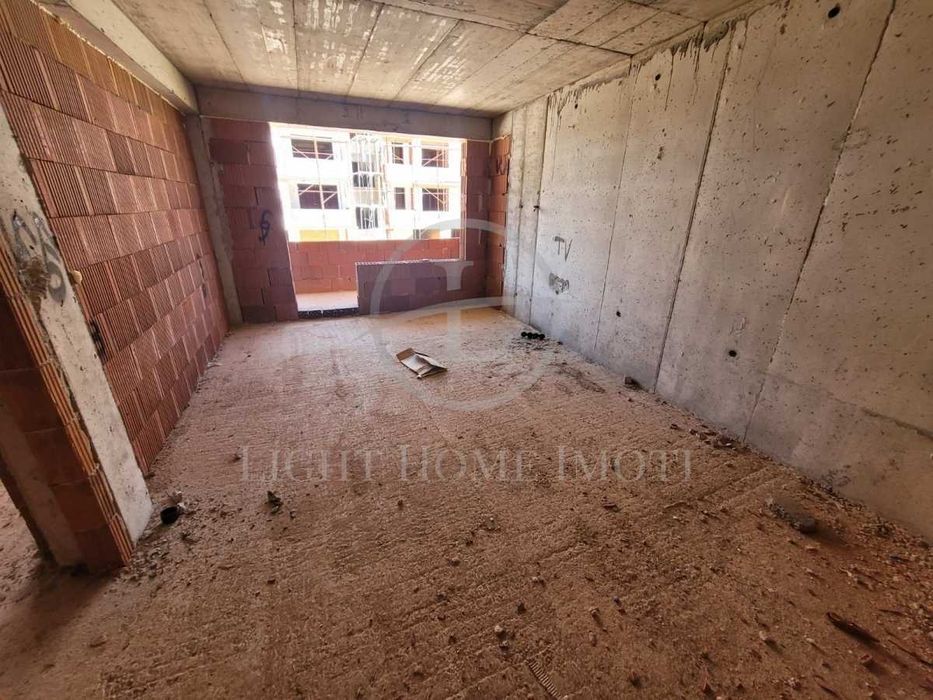 Продава се Двустаен апартамент в Пловдив, Остромила - 58 кв.м за 1430 €/кв.м - Снимка #1