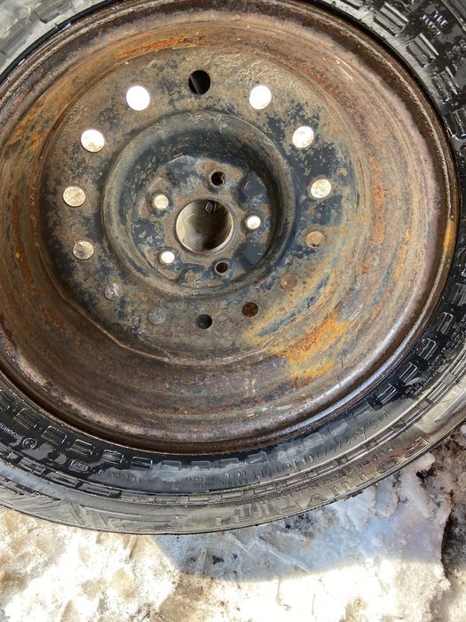 Резина с дискам 245/70 R16 Nokian