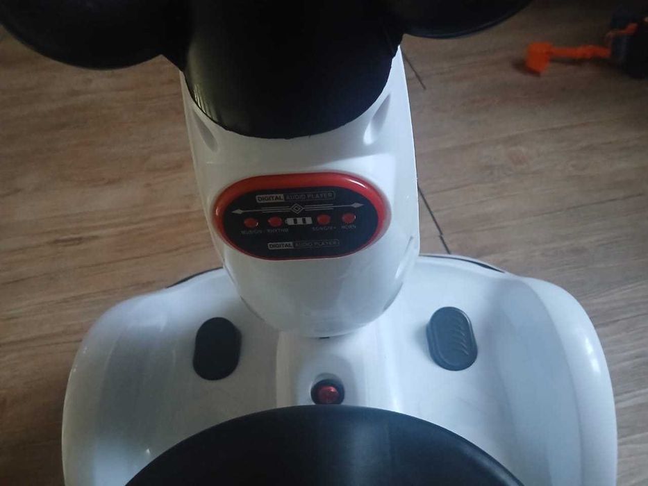 Детский электромобиль