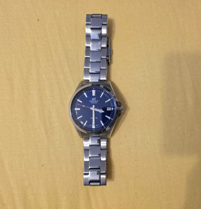 Ceas barbati Casio, quartz din otel inoxidabil, Argintiu/Albastru, impecabil, purtat o singura data.