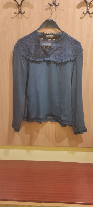 Блузка в сив цвят