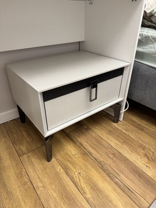 Мебель для спальни (шкаф + 2 комода)