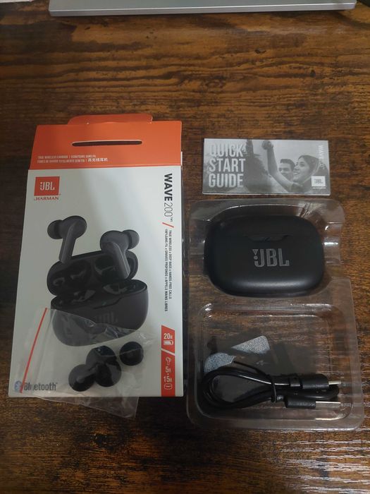 JBL безжични слушалки