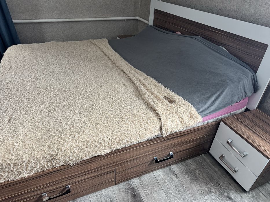 Продам спальный гарнитур в отличном состоянии