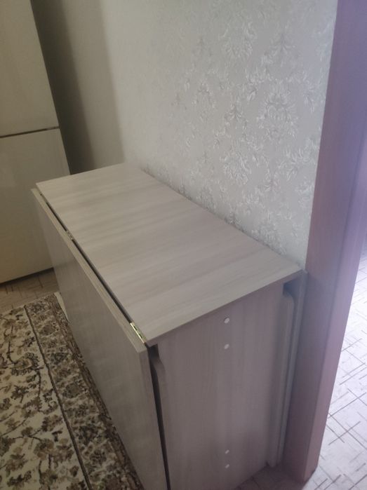 Стол гостевой раздвижной