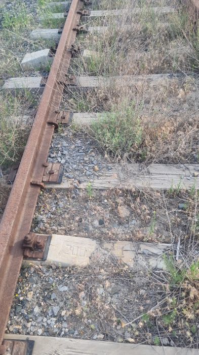 Рельс продается с основанием