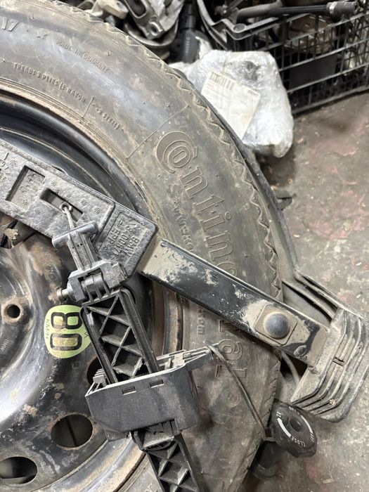 Bmw e83 x3 Резервна гума патерица 17 с механизъм и стойка за монтаж