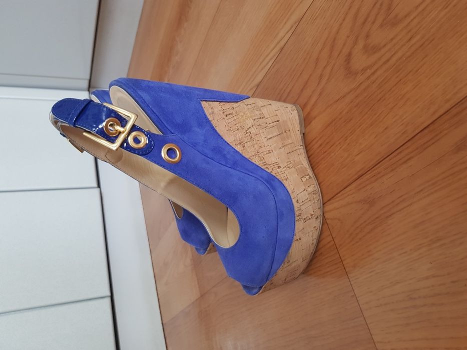 Женские босоножки на платформе