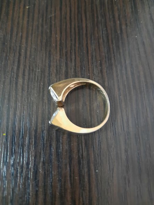 Продается кольцо женское