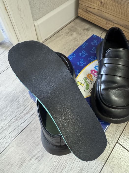 Продам туфли,мокасины для школы 32 размер