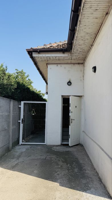 PROPRIETAR – 2 Case în aceeași curte | Calea Bogdăneștilor statie de tramvai in fata casei