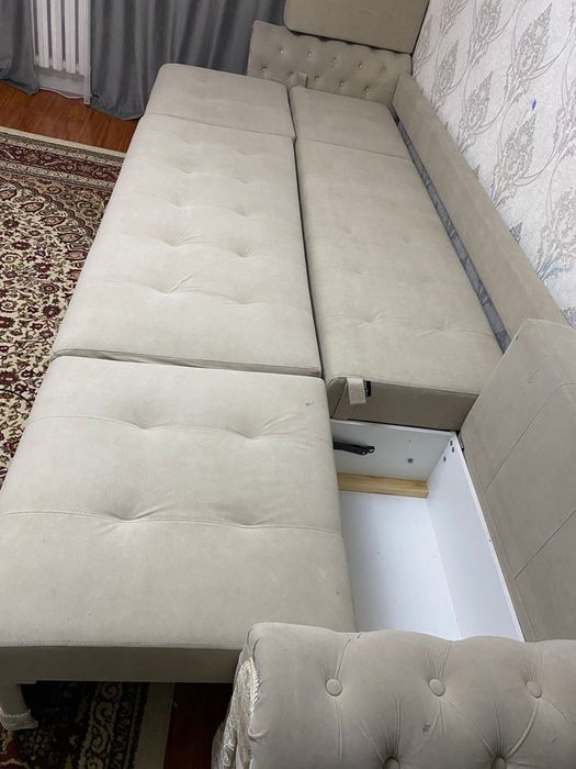 Продается диван для зала