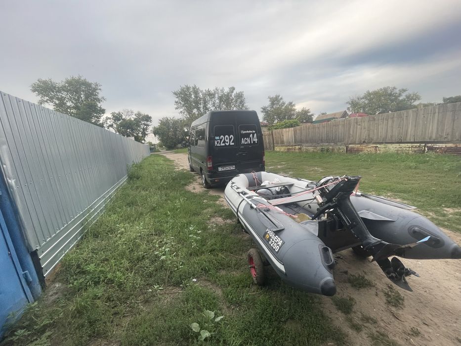 Продам лодку Ривьера 320